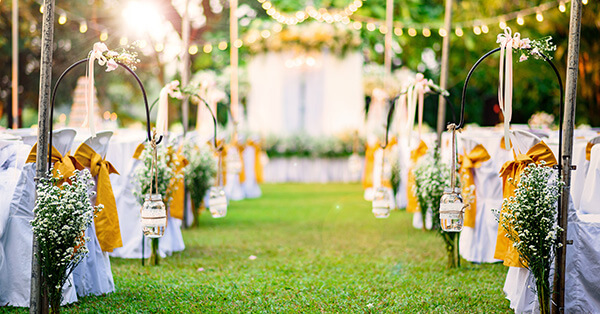 Weddingparty mit kleinen Köstlichkeiten 